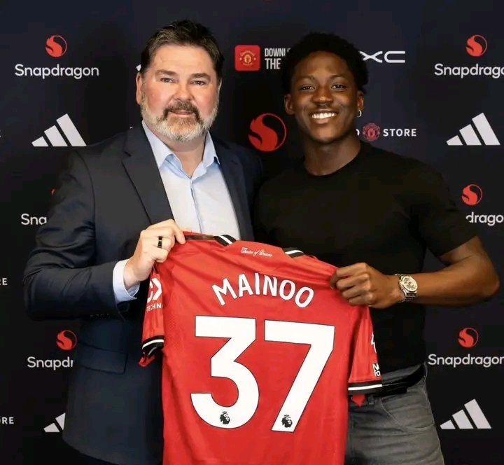 Mainoo signs new Man Utd contract
