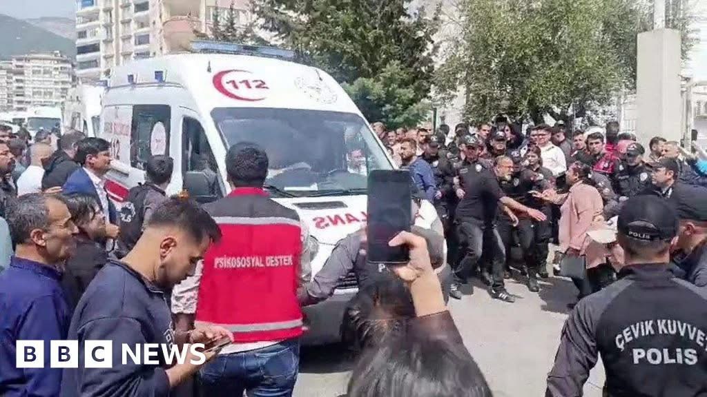 Eleven injured in shooting outside Turkish school